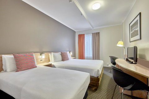 Ibis Perth - Accommodation Burleigh 7