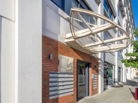 Home Apartment - Perth City Centre - Free WiFi - Accommodation Burleigh 4