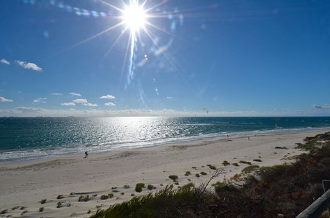 Cottesloe Beachfront Ocean View Apartment - Accommodation Burleigh 8