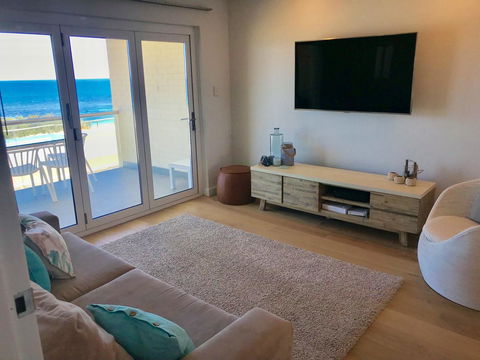 Cottesloe Beachfront Ocean View Apartment - Accommodation Burleigh 6