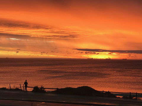 Cottesloe Beachfront Ocean View Apartment - Accommodation Burleigh 14