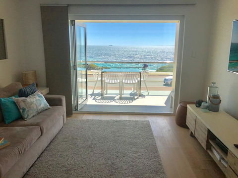 Cottesloe Beachfront Ocean View Apartment - Accommodation Burleigh 0