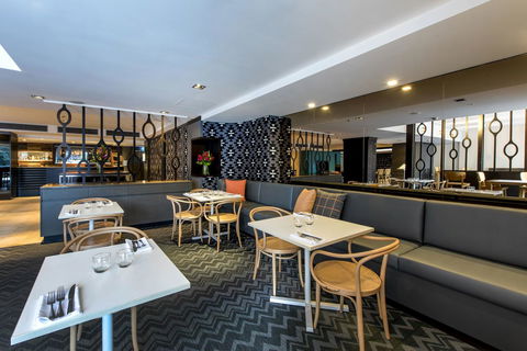 Oaks Perth Hotel - Accommodation Burleigh 41