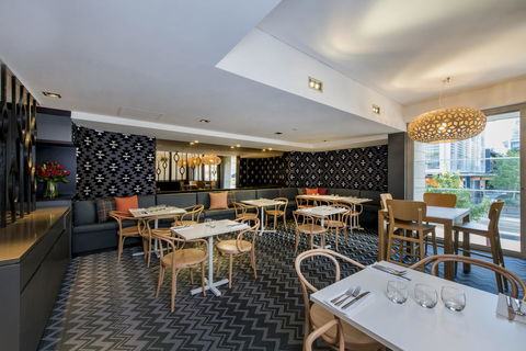 Oaks Perth Hotel - Accommodation Burleigh 42