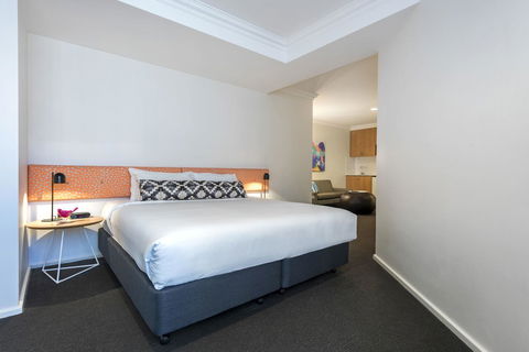 Oaks Perth Hotel - Accommodation Burleigh 2