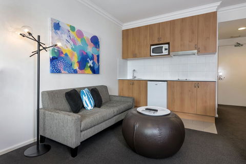 Oaks Perth Hotel - Accommodation Burleigh 5