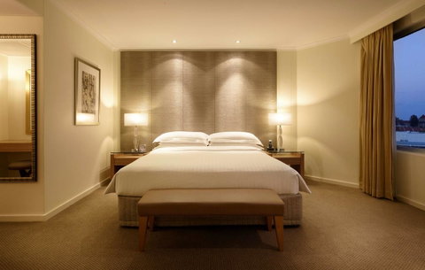 Residence On Langley Park - Accommodation Burleigh 8