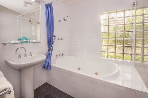 Broadwater Resort WA Tourism Awards 2024 Gold Winner - Accommodation Burleigh 21