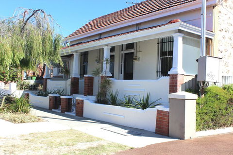 Captain\'s Heritage Cottage - Central Fremantle 2 Bedroom Historic Cottage - Accommodation Burleigh 0
