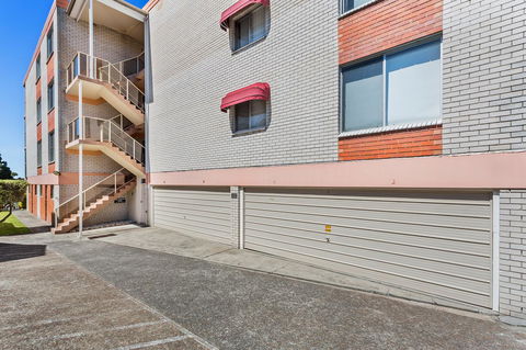 Laman Lodge, Unit 2, 15 Laman Street - Accommodation Burleigh 14