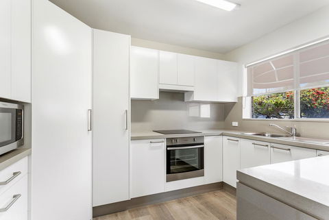 Laman Lodge, Unit 2, 15 Laman Street - Accommodation Burleigh 7