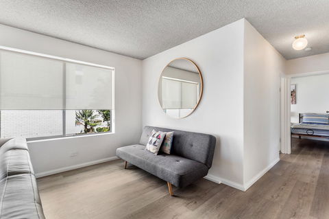 Laman Lodge, Unit 2, 15 Laman Street - Accommodation Burleigh 4