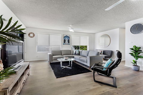 Laman Lodge, Unit 2, 15 Laman Street - Accommodation Burleigh 1
