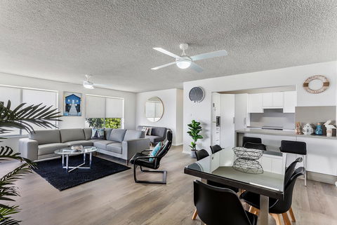 Laman Lodge, Unit 2, 15 Laman Street - Accommodation Burleigh 2