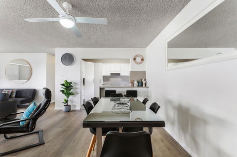 Laman Lodge, Unit 2, 15 Laman Street - Accommodation Burleigh 5
