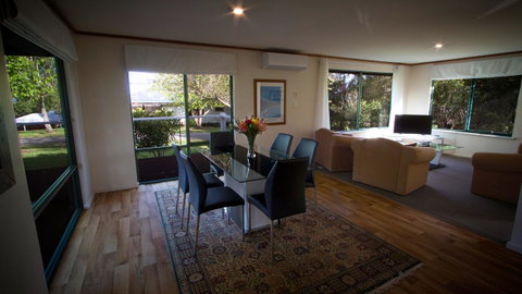 Karri Mia Chalets And Studios - Accommodation Burleigh 29