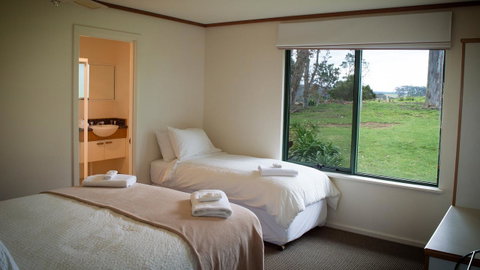 Karri Mia Chalets And Studios - Accommodation Burleigh 10