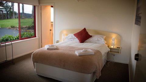 Karri Mia Chalets And Studios - Accommodation Burleigh 7