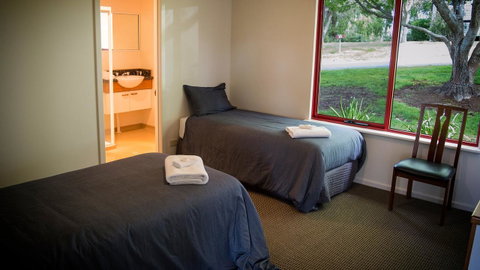 Karri Mia Chalets And Studios - Accommodation Burleigh 16