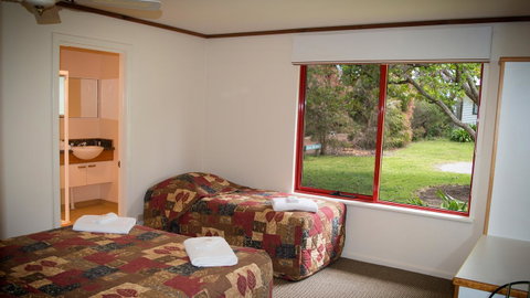 Karri Mia Chalets And Studios - Accommodation Burleigh 33