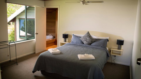 Karri Mia Chalets And Studios - Accommodation Burleigh 18