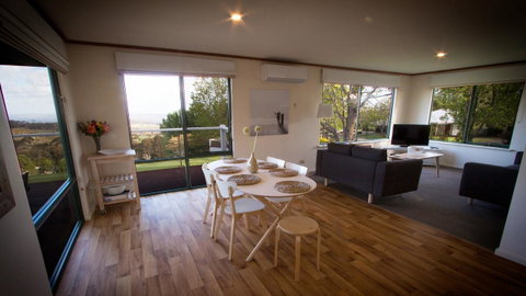 Karri Mia Chalets And Studios - Accommodation Burleigh 8