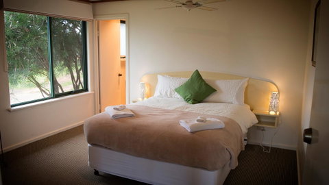 Karri Mia Chalets And Studios - Accommodation Burleigh 11