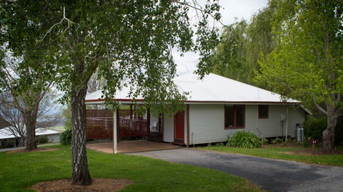 Karri Mia Chalets And Studios - Accommodation Burleigh 34