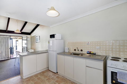 West Beach Lagoon 123 - Location & Views!!! - Accommodation Burleigh 10