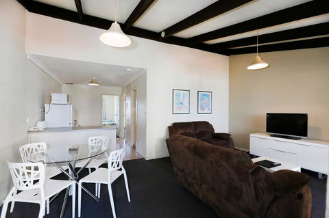 West Beach Lagoon 123 - Location & Views!!! - Accommodation Burleigh 8