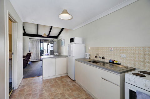 West Beach Lagoon 123 - Location & Views!!! - Accommodation Burleigh 5