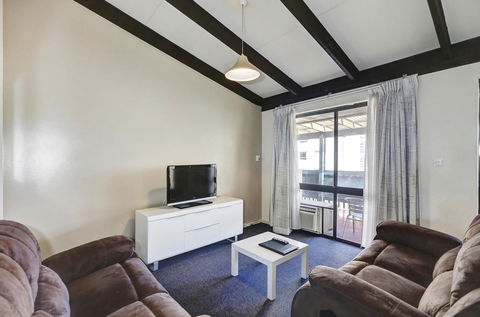 West Beach Lagoon 123 - Location & Views!!! - Accommodation Burleigh 6