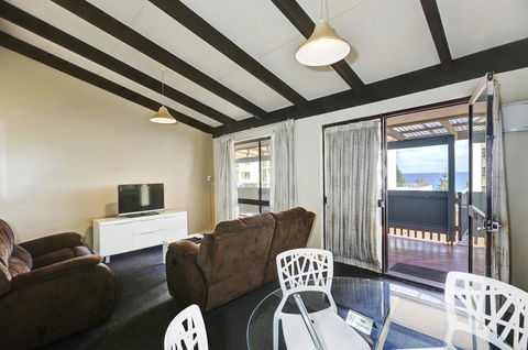 West Beach Lagoon 123 - Location & Views!!! - Accommodation Burleigh 11