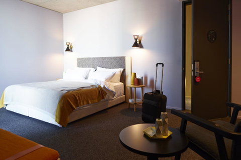 Alex Hotel - Accommodation Burleigh 26