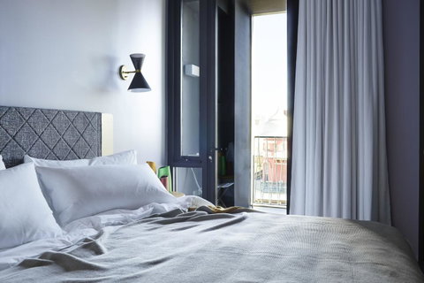 Alex Hotel - Accommodation Burleigh 21