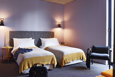 Alex Hotel - Accommodation Burleigh 10