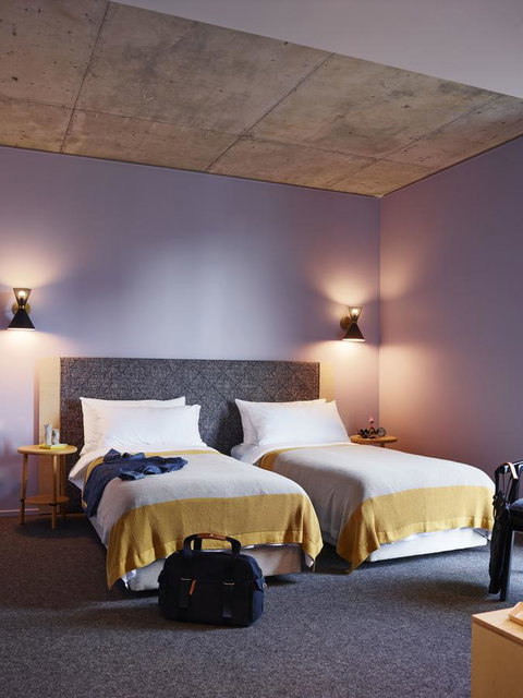 Alex Hotel - Accommodation Burleigh 15