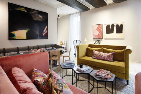 Alex Hotel - Accommodation Burleigh 5