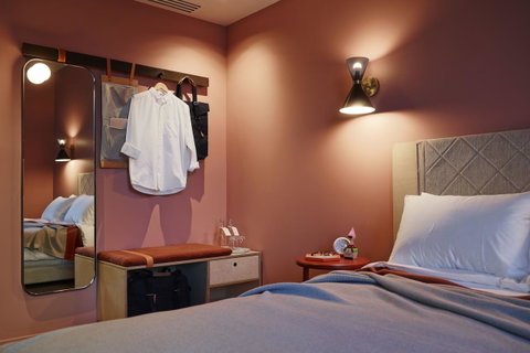 Alex Hotel - Accommodation Burleigh 27