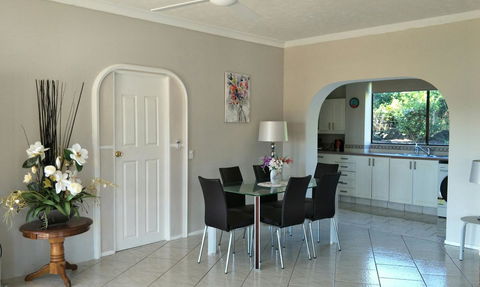 Southern - Accommodation Burleigh 1