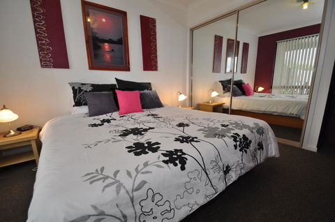 Beachfront Apartments - Accommodation Burleigh 1