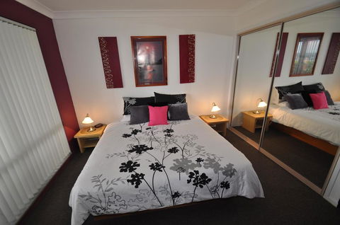Beachfront Apartments - Accommodation Burleigh 5