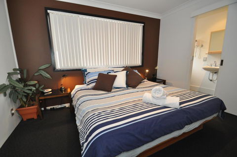 Beachfront Apartments - Accommodation Burleigh 8