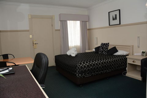Ben Chifley Motor Inn - Accommodation Burleigh 15