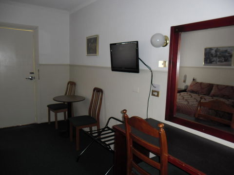Ben Chifley Motor Inn - Accommodation Burleigh 41