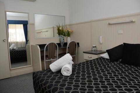 Ben Chifley Motor Inn - Accommodation Burleigh 18