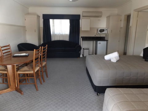 Ben Chifley Motor Inn - Accommodation Burleigh 24