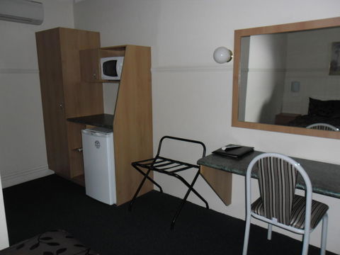Ben Chifley Motor Inn - Accommodation Burleigh 33