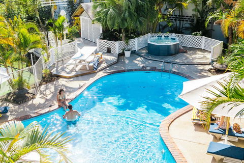 The Lord Byron - Accommodation Burleigh 21