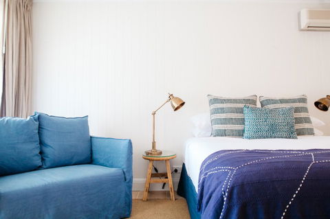 The Lord Byron - Accommodation Burleigh 2